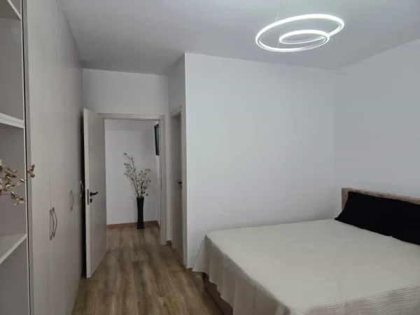 Tirane, jepet me qera apartament 2+1+Ballkon Kati 3, 1 m² 700 € (VASIL SHANTO)
