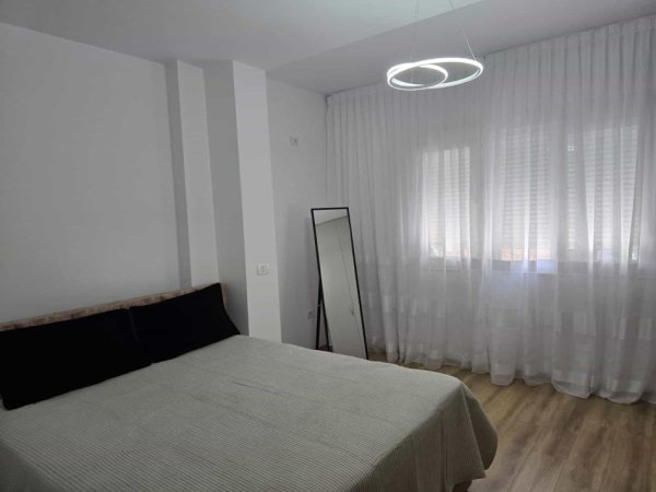 Tirane, jepet me qera apartament 2+1+Ballkon Kati 3, 1 m² 700 € (VASIL SHANTO)