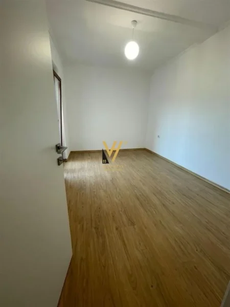 Tirane, jepet me qera zyre Kati 5, 125 m² 600 € (IRFAN TOMINI)