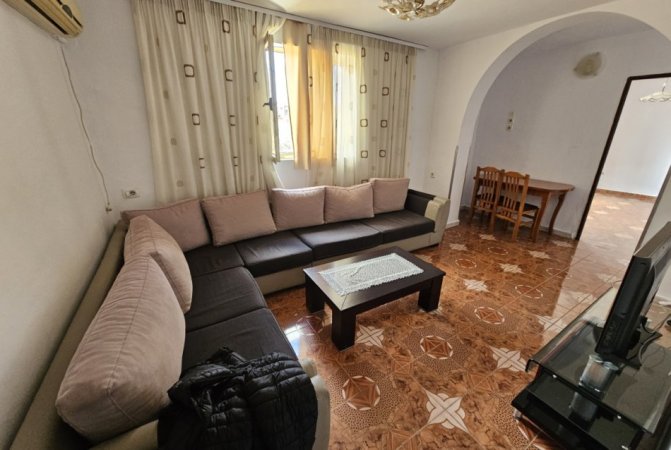 Tirane, jepet me qera apartament 2+1 Kati 1, 98 m² 400 € (Rruga Haxhi Hysen Dalliu)