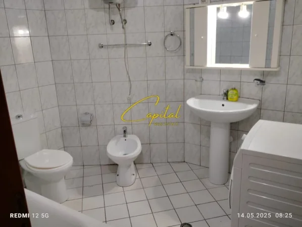 Tirane, jepet me qera apartament 2+1 Kati 2, 80 m² 700 € (BRRYLI)