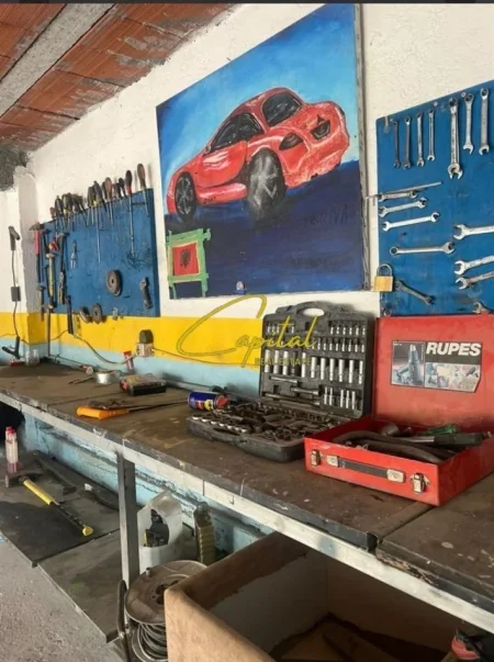 Tirane, jepet me qera magazine Kati 0, 800 m² 500 € (VAQARR)