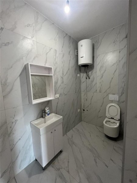Tirane, jepet me qera apartament 2+1 Kati 7, 75 m² 500 € (ali demi)