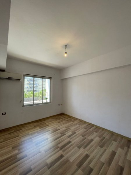 Durres, shitet apartament 2+1+Ballkon Kati 2, 92 m² 145.000 € (Stacioni Trenit Durres)