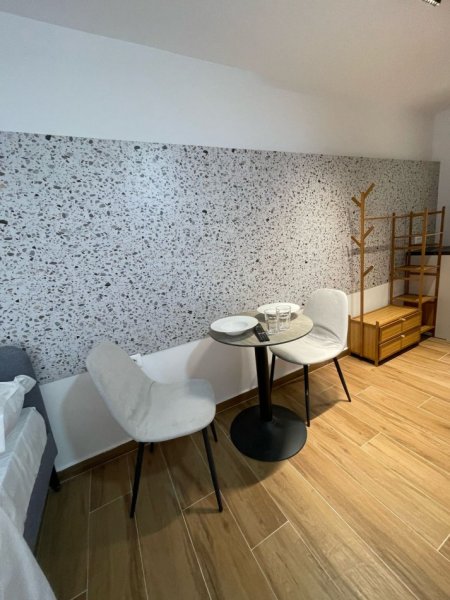 shitet , 330.000 €