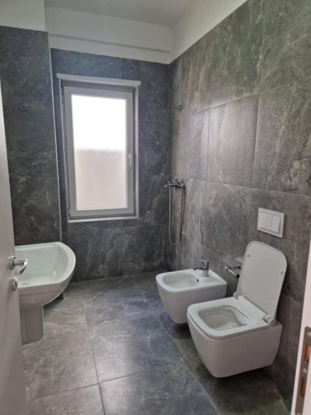 Tirane, jepet me qera apartament Kati 1, 50 m² 350 € 