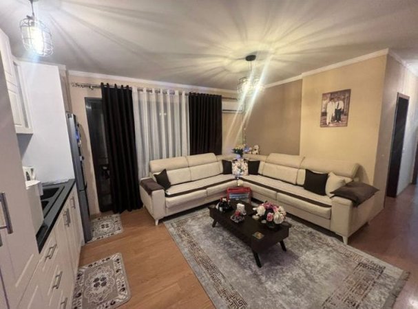 Tirane, jepet me qera apartament 2+1 Kati 2, 85 m² 700 € (Rruga Artan Lenja)