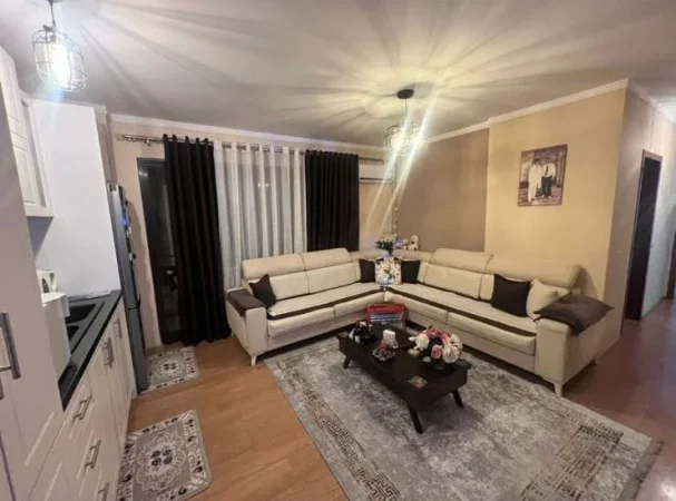 Tirane, jepet me qera apartament 2+1 Kati 2, 85 m² 700 € (Rruga Artan Lenja)