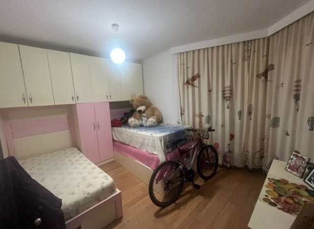 Tirane, jepet me qera apartament 2+1 Kati 2, 85 m² 700 € (Rruga Artan Lenja)