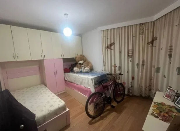 Tirane, jepet me qera apartament 2+1 Kati 2, 85 m² 700 € (Rruga Artan Lenja)