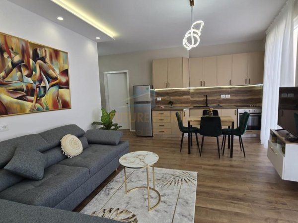 Tirane, jepet me qera apartament 2+1+Ballkon Kati 3, 80 m² 1.000 € (Rruga e Barrikadave)