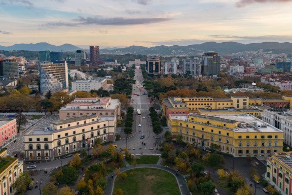 Tirane, jepet me qera ambjent biznesi Kati 0, 22 m² 400 € (Qender)