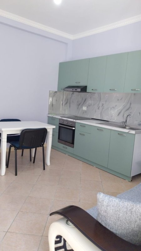 Tirane, jap me qera apartament+ verande |1+1 Kati 0, 60 m² 250 € (Adresa: Rruga Llambi Pellumbi, Tirane, Albania)