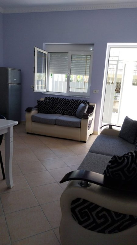 Tirane, jap me qera apartament+ verande |1+1 Kati 0, 60 m² 250 € (Adresa: Rruga Llambi Pellumbi, Tirane, Albania)