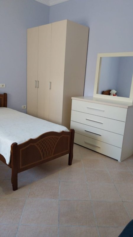 Tirane, jap me qera apartament+ verande |1+1 Kati 0, 60 m² 250 € (Adresa: Rruga Llambi Pellumbi, Tirane, Albania)