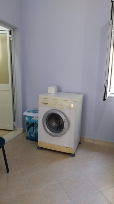 Tirane, jap me qera apartament+ verande |1+1 Kati 0, 60 m² 250 € (Adresa: Rruga Llambi Pellumbi, Tirane, Albania)