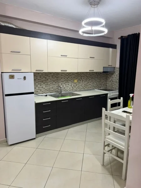 Tirane, jepet me qera apartament 1+1+Ballkon Kati 7, 66 m² 400 € (Teodor keko)