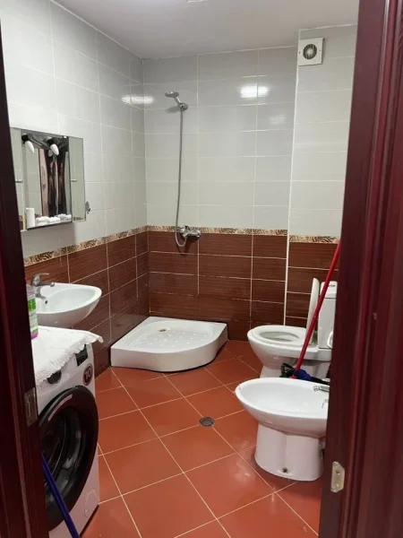 Tirane, jepet me qera apartament 1+1+Ballkon Kati 7, 66 m² 400 € (Teodor keko)