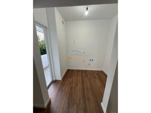 Tirane, shitet apartament 1+1 Kati 1, 59 m² 122.000 € (Pallati me Shigjeta)