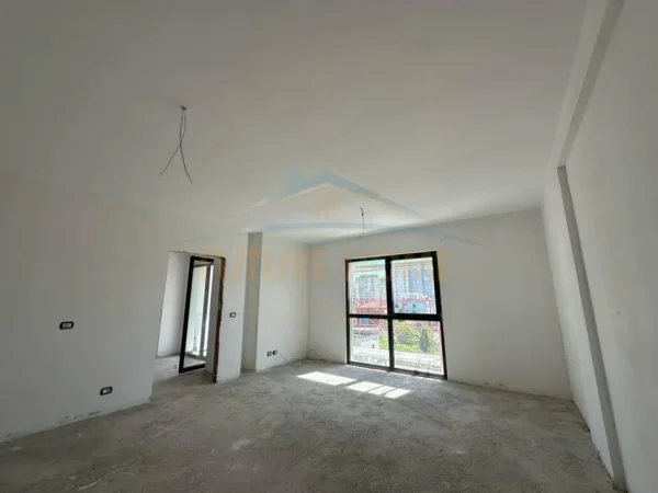 Tirane, shitet apartament 1+1 Kati 3, 65 m² 118.500 € (Fusha e Aviacionit)