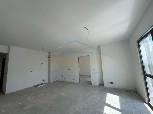 Tirane, shitet apartament 1+1 Kati 3, 65 m² 118.500 € (Fusha e Aviacionit)