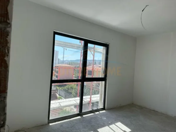 Tirane, shitet apartament 1+1 Kati 3, 65 m² 118.500 € (Fusha e Aviacionit)