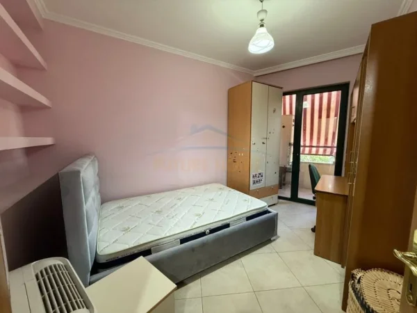 Tirane, jepet me qera apartament 3+1 Kati 2, 125 m² 800 € (rruga e bogdaneve)