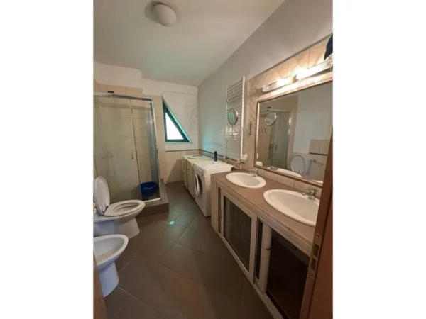 Tirane, jepet me qera apartament 3+1 Kati 2, 125 m² 800 € (rruga e bogdaneve)