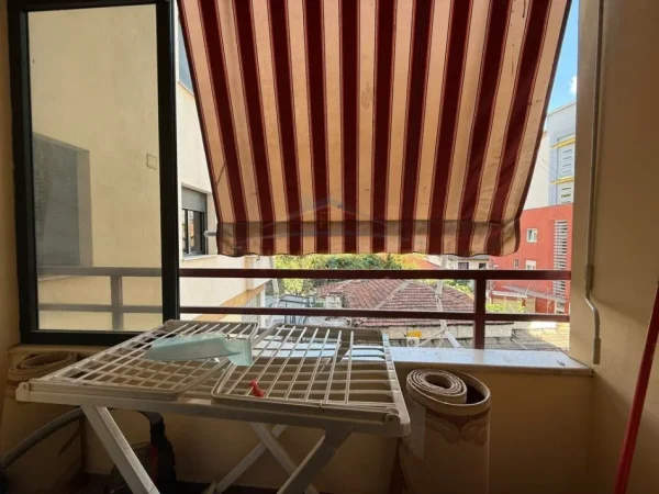 Tirane, jepet me qera apartament 3+1 Kati 2, 125 m² 800 € (rruga e bogdaneve)
