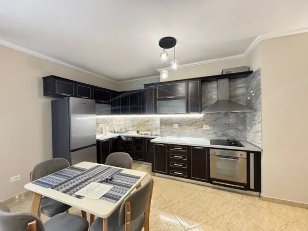 Tirane, shitet apartament 2+1 Kati 5, 95 m² 150.000 € (UNAZA E RE)