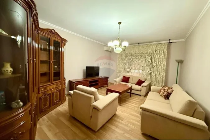 Tirane, jepet me qera apartament , 120 m² 800 € (Komuna e Parisit Skender Luarasi)