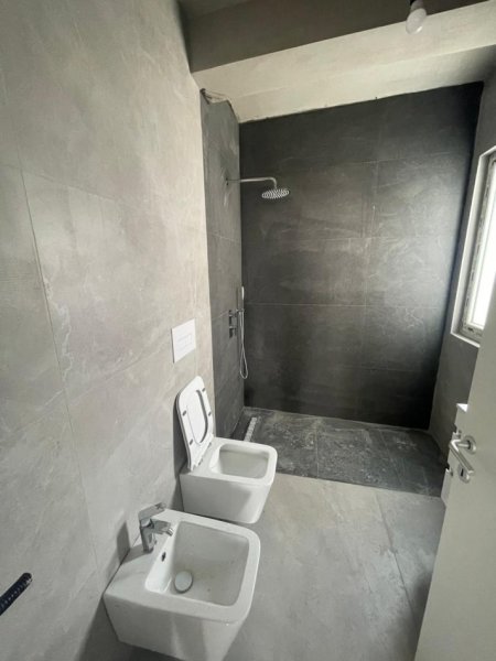 Tirane, jepet me qera apartament 2+1+Ballkon Kati 7, 85 m² 500 € (Astir-River Residence)