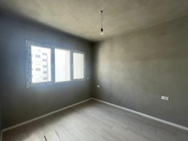 Tirane, jepet me qera apartament 2+1+Ballkon Kati 7, 85 m² 500 € (Astir-River Residence)