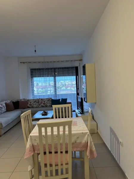 Tirane, jepet me qera apartament 2+1+Ballkon Kati 3, 100 m² 500 € (ASTIR TE BANKA RAIFFEISEN RR. Kryesore)