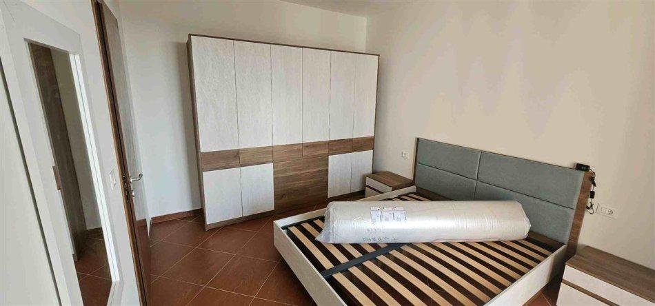 Tirane, jepet me qera apartament 1+1+Ballkon Kati 8, 55 m² 520 € (Stacioni i trenit)