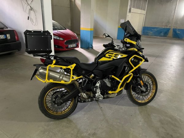 Tirane, OKAZION Shitet BMW - GS 850 Adventure - Viti 2021 , e zeze 34.000 km 15.500 €