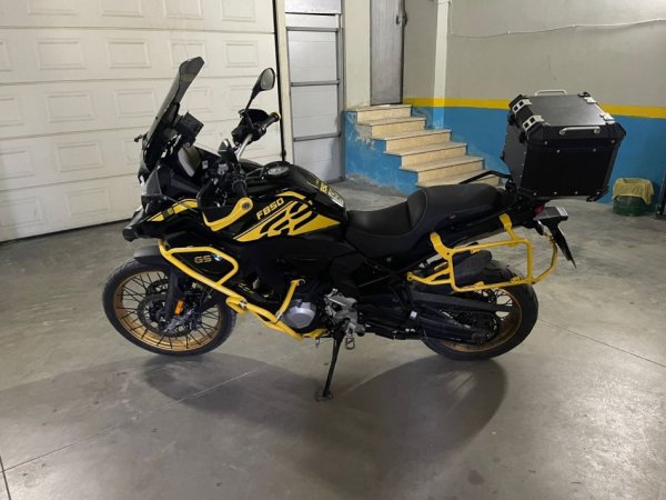 Tirane, OKAZION Shitet BMW - GS 850 Adventure - Viti 2021 , e zeze 34.000 km 15.500 €