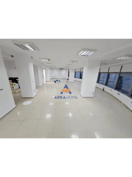 Tirane, jepet me qera zyre Kati 5, 300 m² 2.700 € (RRUGA DIBRES ,VILA GOLD)
