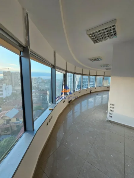 Tirane, jepet me qera zyre Kati 5, 300 m² 2.700 € (RRUGA DIBRES ,VILA GOLD)