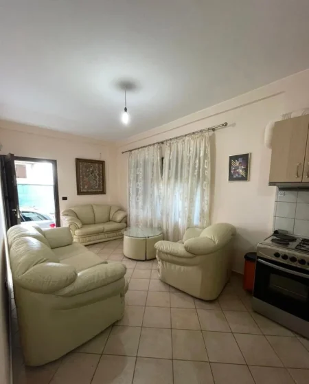 Tirane, jepet me qera apartament 1+1 Kati 1, 70 m² 350 € (selite)