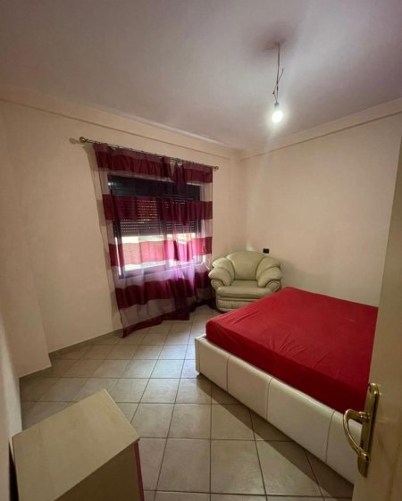 Tirane, jepet me qera apartament 1+1 Kati 1, 70 m² 350 € (selite)