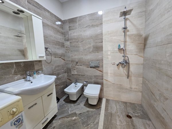 Tirane, jepet me qera apartament 1+1 Kati 1, 55 m² 450 € (Eduard Mano)
