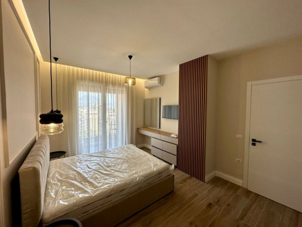 Tirane, jepet me qera apartament 1+1+Ballkon Kati 8, 78 m² 650 € (Fusha e Aviaconit)