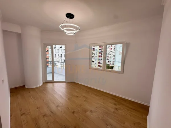 Tirane, shitet 1+1+Ballkon Kati 4, 60 m² 93.000 € (Astrit Losha)