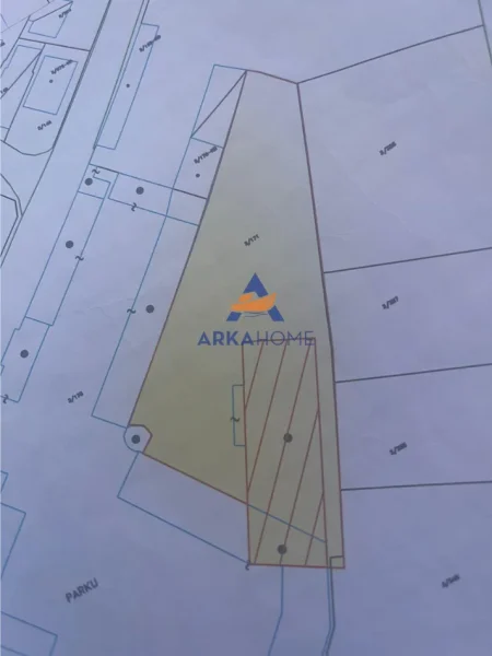 Tirane, jepet me qera magazine Kati 0, 3.085 m² 4.500 € (PRANE TREGUT USHQIMOR)