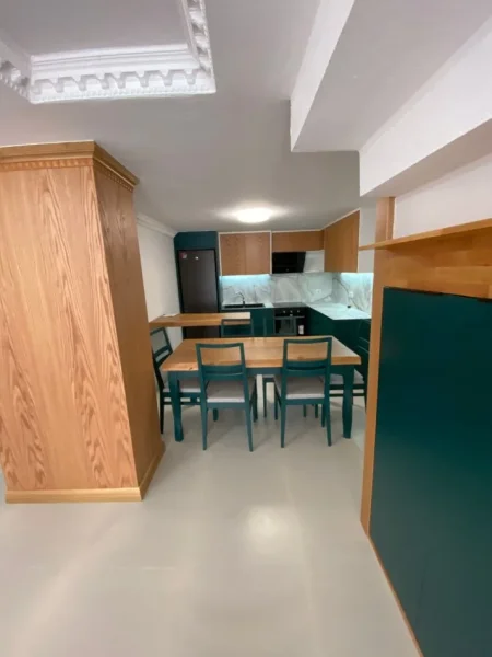 Tirane, jepet me qera apartament 3+1+Aneks+Ballkon Kati 2, 150 m² 800 € (kodra e diellit)