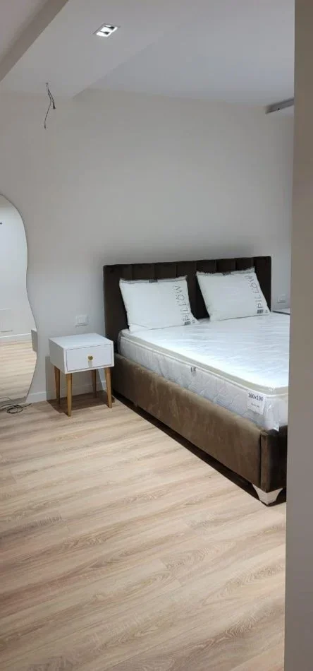 Tirane, jepet me qera apartament 2+1 Kati 3, 93 m² 900 € (JEPET SUPER APARTAMENT LUX 2+1 ME QERA NE QENDER)