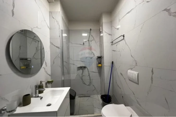Tirane, jepet me qera apartament 1+1 , 70 m² 550 € (Amerikan 3)