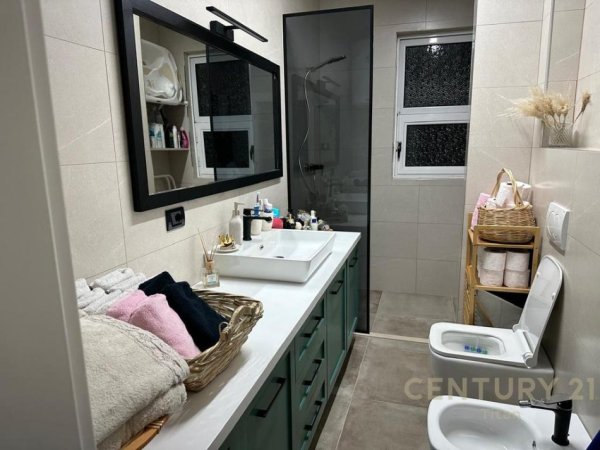 Tirane, shitet apartament 1+1 Kati 5, 63 m² 115.000 € (Ish-Parku)