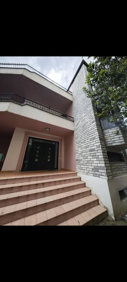 Tirane, shitet 3 Katshe Kati 0, 580.000 € (Arben Broci)